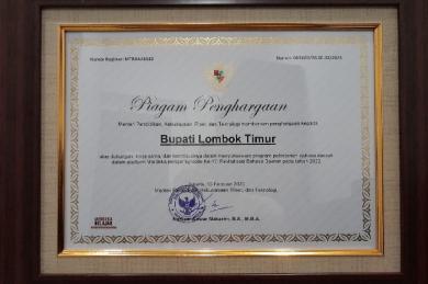 Bupati Lotim Peroleh Penghargaan Pelestarian Bahasa Daerah dari Kemendikbudristek
